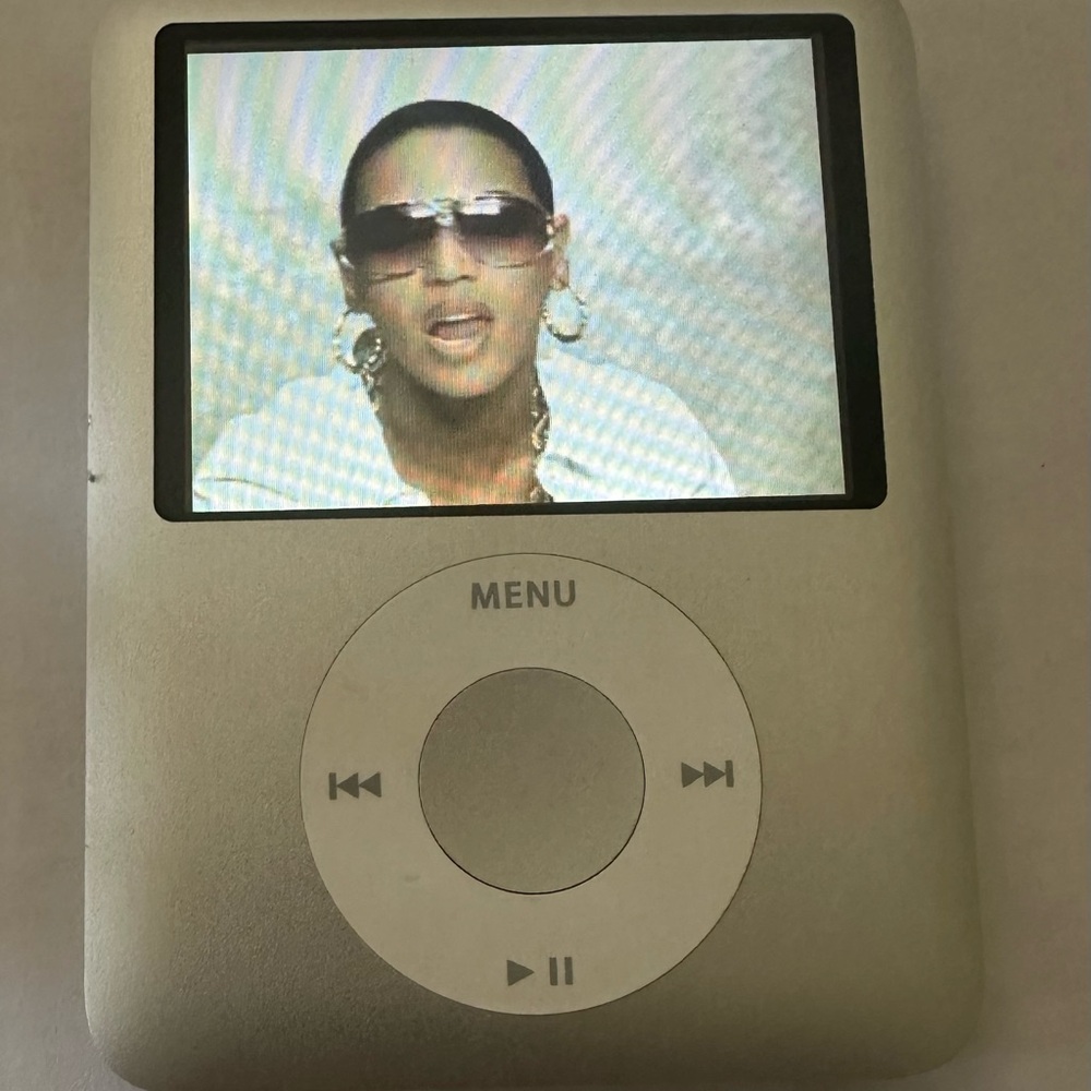 Apple Silver iPod 3rd Generation 4gb Nano with New Battery and Accessories
